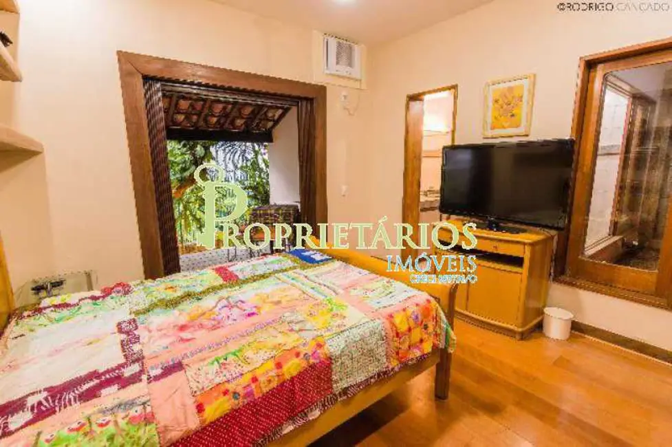 Casa com 5 quartos à venda e para alugar, 402m2 em Rio De Janeiro - RJ - imagem 8 Foto 8 de Casa com 5 quartos à venda e para alugar, 402m2 em Rio De Janeiro - RJ