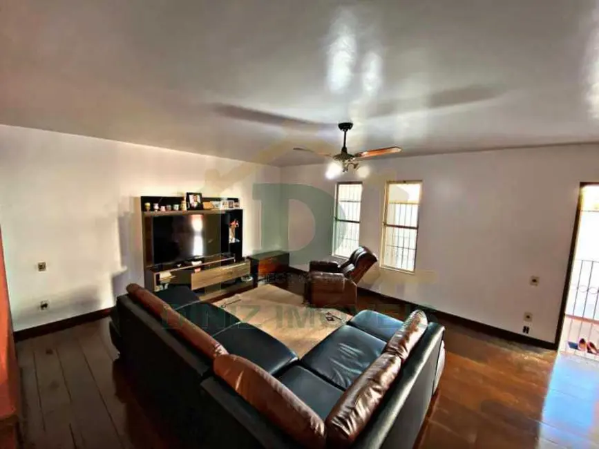 Casa com 3 quartos à venda, 197m2 em Resende - RJ - imagem 4 Foto 4 de Casa com 3 quartos à venda, 197m2 em Resende - RJ