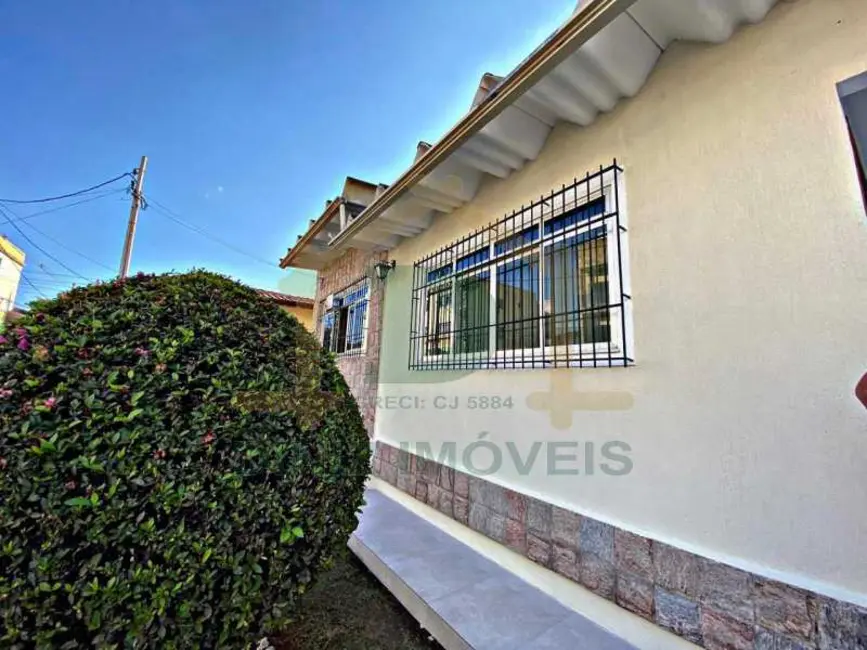 Foto 2 de Casa com 3 quartos à venda, 197m2 em Resende - RJ