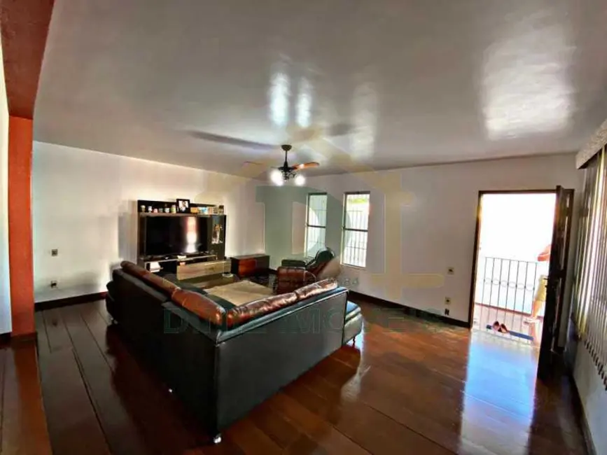 Casa com 3 quartos à venda, 197m2 em Resende - RJ - imagem 3 Foto 3 de Casa com 3 quartos à venda, 197m2 em Resende - RJ