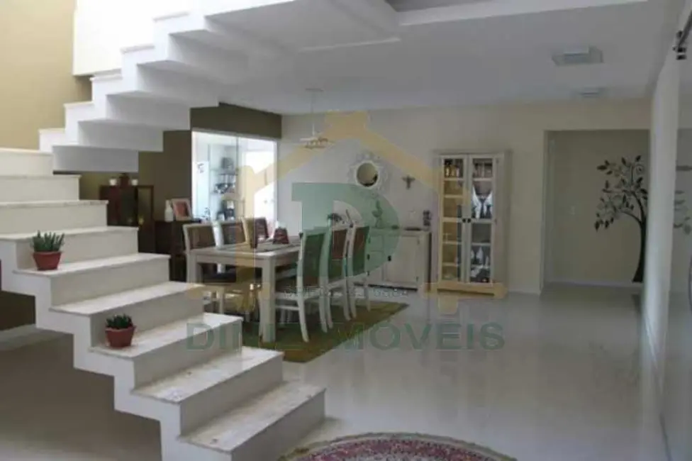 Casa de Condomínio com 5 quartos à venda, 299m2 em Resende - RJ - imagem 6 Foto 6 de Casa de Condomínio com 5 quartos à venda, 299m2 em Resende - RJ