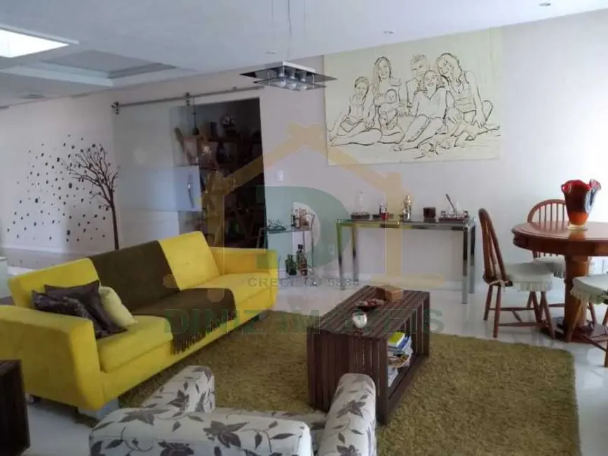 Casa de Condomínio com 5 quartos à venda, 299m2 em Resende - RJ - imagem 3 Foto 3 de Casa de Condomínio com 5 quartos à venda, 299m2 em Resende - RJ