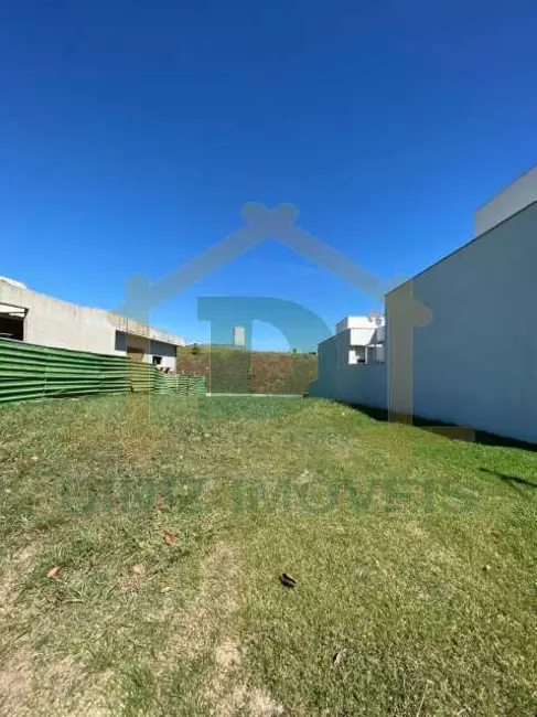 Foto 1 de Terreno / Lote à venda, 402m2 em Resende - RJ