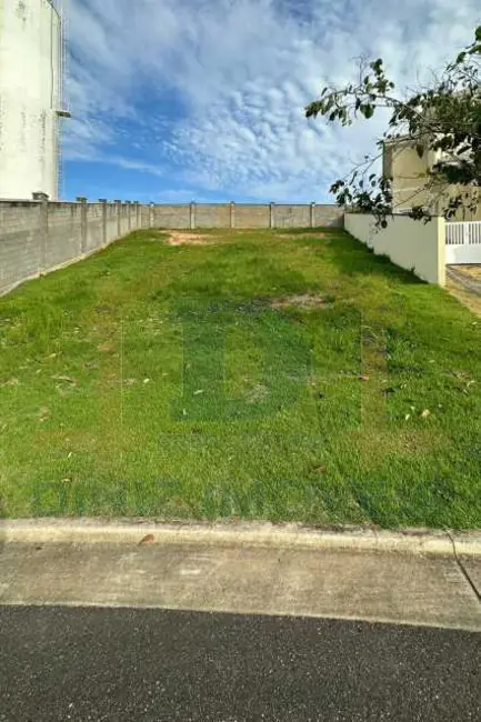 Foto 1 de Terreno / Lote à venda, 632m2 em Resende - RJ