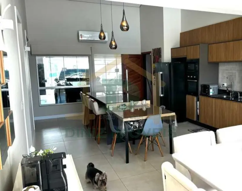 Casa com 5 quartos à venda, 500m2 em Volta Redonda - RJ - imagem 3 Foto 3 de Casa com 5 quartos à venda, 500m2 em Volta Redonda - RJ