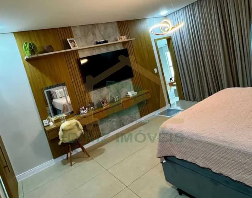 Casa com 5 quartos à venda, 500m2 em Volta Redonda - RJ - imagem 6 Foto 6 de Casa com 5 quartos à venda, 500m2 em Volta Redonda - RJ