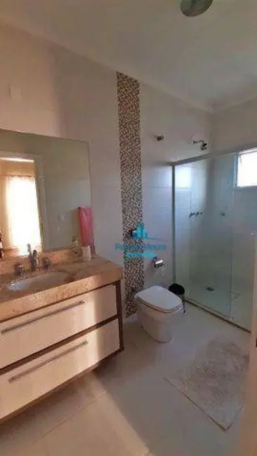 Sobrado com 3 quartos à venda, 250m2 em Chácaras Reunidas São Jorge, Sorocaba - SP - imagem 7 Foto 7 de Sobrado com 3 quartos à venda, 250m2 em Chácaras Reunidas São Jorge, Sorocaba - SP