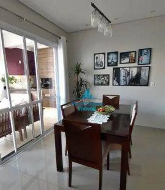 Sobrado com 3 quartos à venda, 250m2 em Chácaras Reunidas São Jorge, Sorocaba - SP - imagem 4 Foto 4 de Sobrado com 3 quartos à venda, 250m2 em Chácaras Reunidas São Jorge, Sorocaba - SP