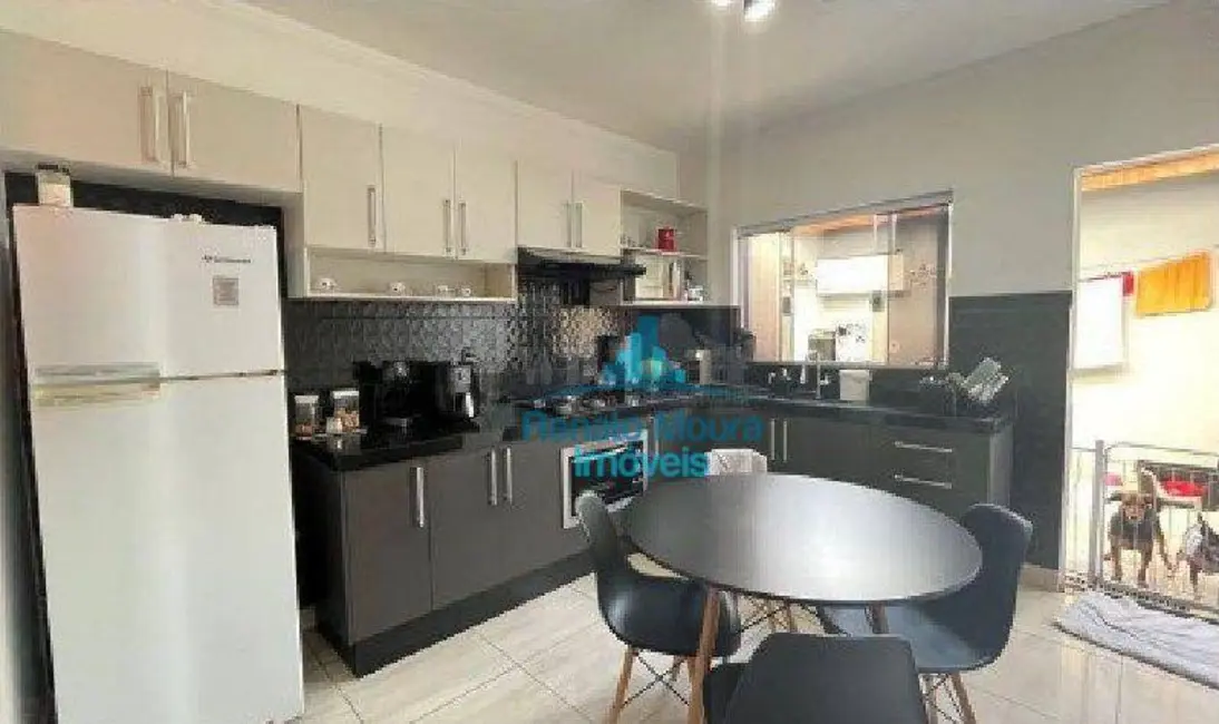 Sobrado com 2 quartos à venda, 140m2 em Jardim Topázio, Sorocaba - SP - imagem 2 Foto 2 de Sobrado com 2 quartos à venda, 140m2 em Jardim Topázio, Sorocaba - SP