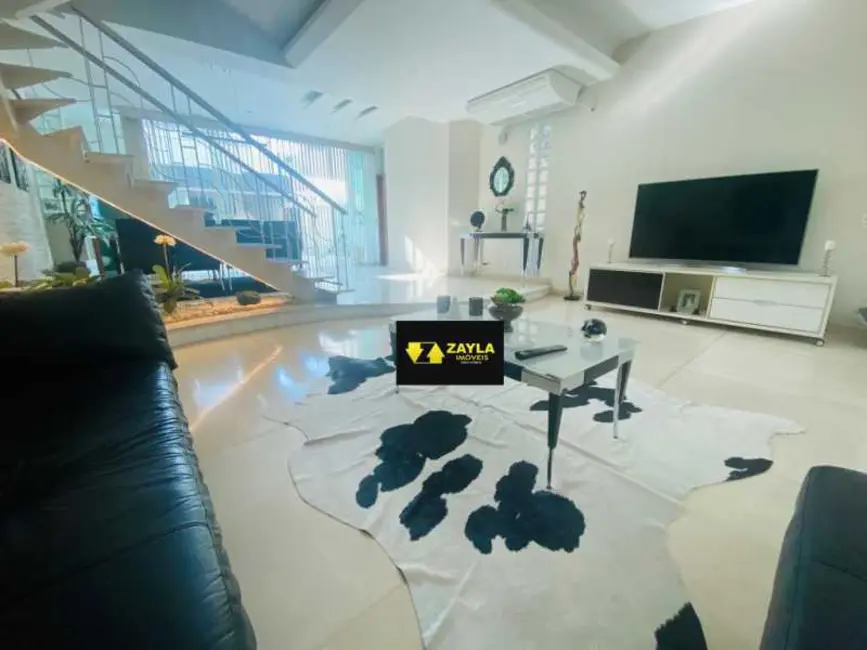 Casa de Condomínio com 3 quartos à venda, 300m2 em Rio De Janeiro - RJ - imagem 5 Foto 5 de Casa de Condomínio com 3 quartos à venda, 300m2 em Rio De Janeiro - RJ