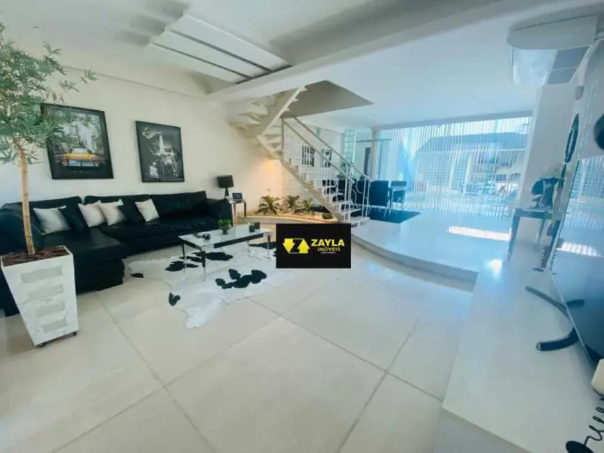 Casa de Condomínio com 3 quartos à venda, 300m2 em Rio De Janeiro - RJ - imagem 7 Foto 7 de Casa de Condomínio com 3 quartos à venda, 300m2 em Rio De Janeiro - RJ