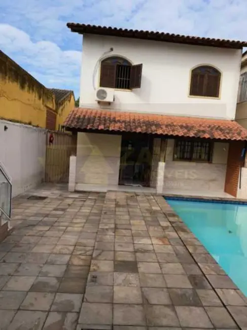 Foto 1 de Casa com 4 quartos à venda, 180m2 em Rio De Janeiro - RJ