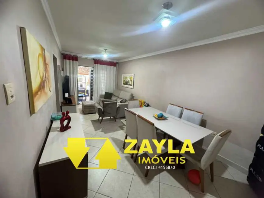 Casa com 2 quartos à venda, 90m2 em Rio De Janeiro - RJ - imagem 3 Foto 3 de Casa com 2 quartos à venda, 90m2 em Rio De Janeiro - RJ