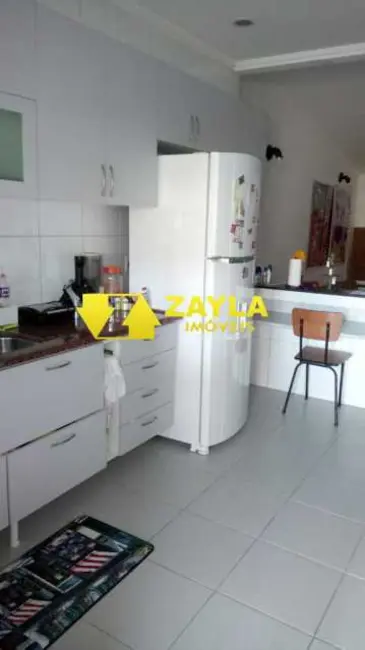 Foto 4 de Casa de Condomínio com 4 quartos à venda, 400m2 em Araruama - RJ