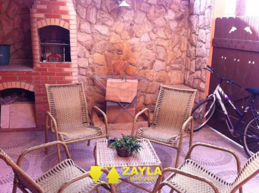 Casa de Condomínio com 3 quartos à venda, 51m2 em Rio Das Ostras - RJ - imagem 1 Foto 1 de Casa de Condomínio com 3 quartos à venda, 51m2 em Rio Das Ostras - RJ