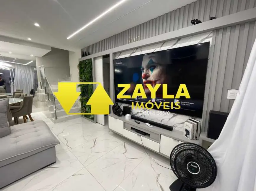 Casa com 4 quartos à venda, 220m2 em Rio De Janeiro - RJ - imagem 3 Foto 3 de Casa com 4 quartos à venda, 220m2 em Rio De Janeiro - RJ