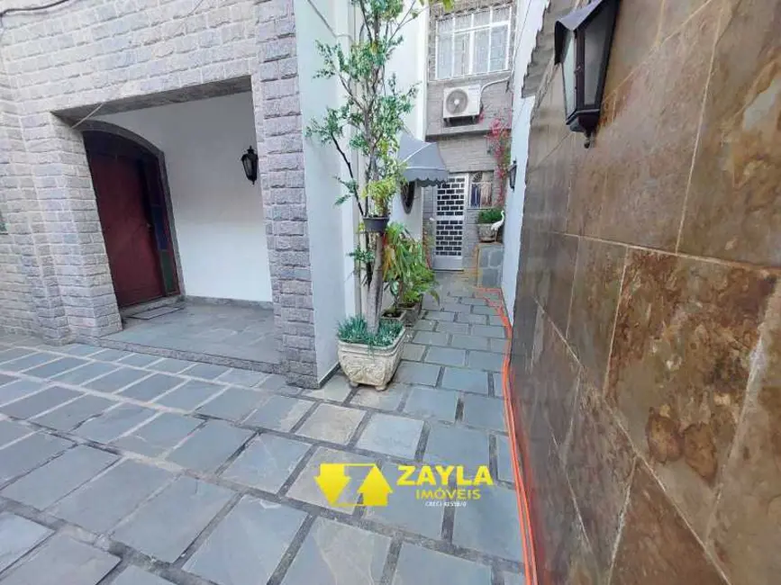 Casa com 4 quartos à venda, 134m2 em Rio De Janeiro - RJ - imagem 3 Foto 3 de Casa com 4 quartos à venda, 134m2 em Rio De Janeiro - RJ