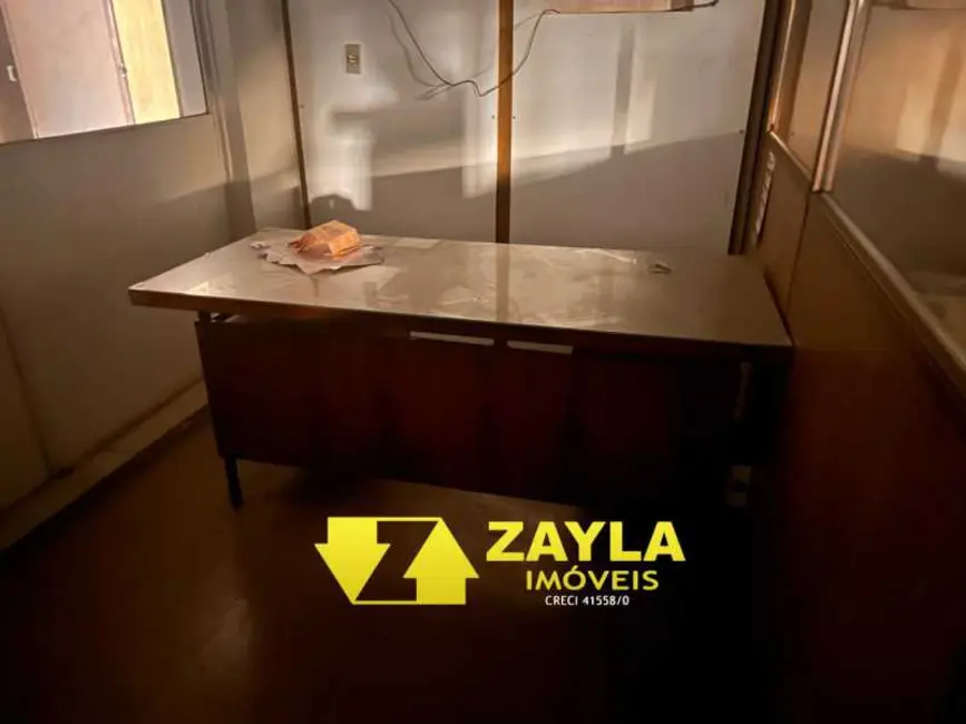 Armazém / Galpão à venda, 2500m2 em Rio De Janeiro - RJ - imagem 9 Foto 9 de Armazém / Galpão à venda, 2500m2 em Rio De Janeiro - RJ
