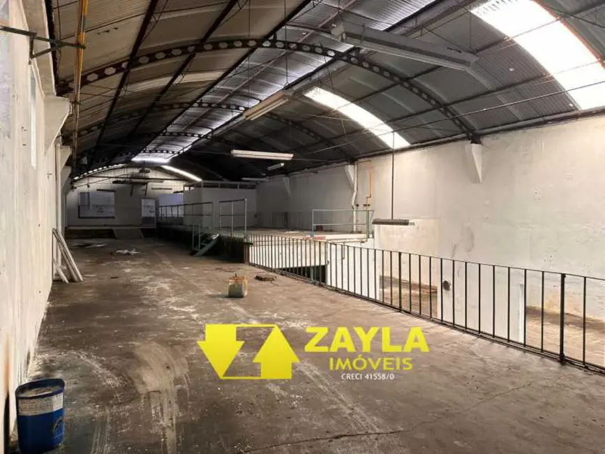 Armazém / Galpão à venda, 2500m2 em Rio De Janeiro - RJ - imagem 4 Foto 4 de Armazém / Galpão à venda, 2500m2 em Rio De Janeiro - RJ
