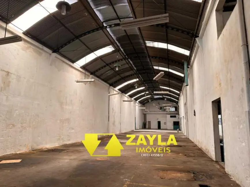 Armazém / Galpão à venda, 2500m2 em Rio De Janeiro - RJ - imagem 3 Foto 3 de Armazém / Galpão à venda, 2500m2 em Rio De Janeiro - RJ
