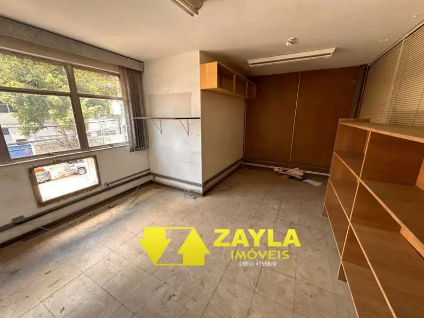 Armazém / Galpão à venda, 2500m2 em Rio De Janeiro - RJ - imagem 8 Foto 8 de Armazém / Galpão à venda, 2500m2 em Rio De Janeiro - RJ