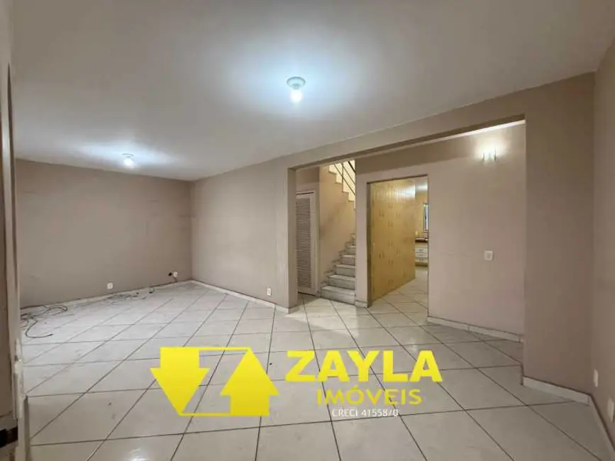 Casa com 6 quartos à venda, 225m2 em Rio De Janeiro - RJ - imagem 3 Foto 3 de Casa com 6 quartos à venda, 225m2 em Rio De Janeiro - RJ