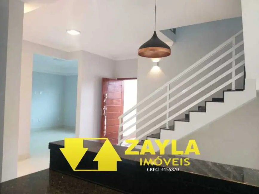 Casa de Condomínio com 3 quartos à venda, 184m2 em Sao Pedro Da Aldeia - RJ - imagem 3 Foto 3 de Casa de Condomínio com 3 quartos à venda, 184m2 em Sao Pedro Da Aldeia - RJ