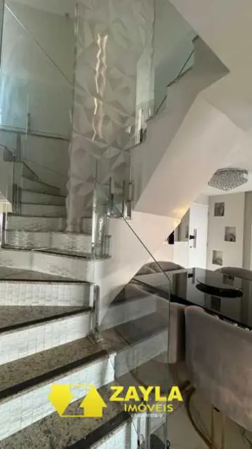 Cobertura com 3 quartos para alugar em Rio De Janeiro - RJ - imagem 5 Foto 5 de Cobertura com 3 quartos para alugar em Rio De Janeiro - RJ