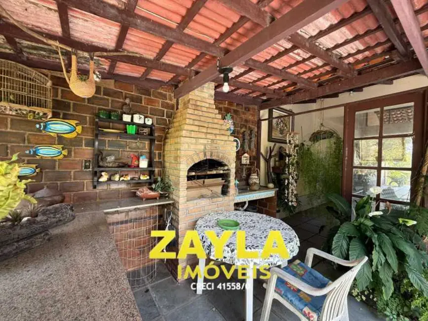Foto 2 de Casa com 6 quartos à venda, 360m2 em Marica - RJ
