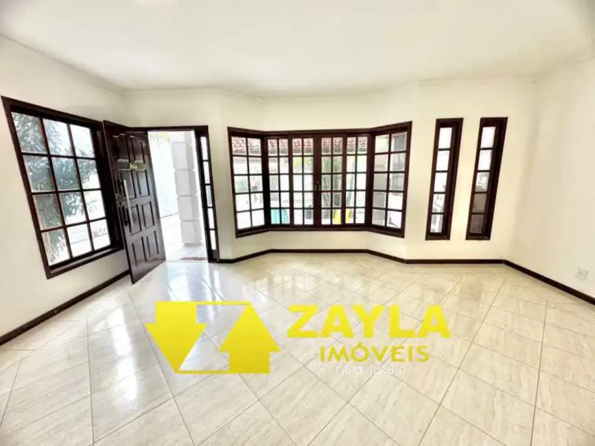 Casa de Condomínio com 4 quartos à venda, 120m2 em Rio De Janeiro - RJ - imagem 2 Foto 2 de Casa de Condomínio com 4 quartos à venda, 120m2 em Rio De Janeiro - RJ