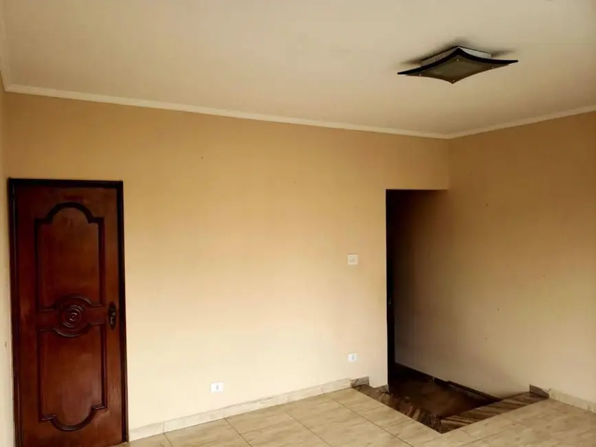 Casa com 3 quartos para alugar, 250m2 em Boqueirão, Santos - SP - imagem 4 Foto 4 de Casa com 3 quartos para alugar, 250m2 em Boqueirão, Santos - SP