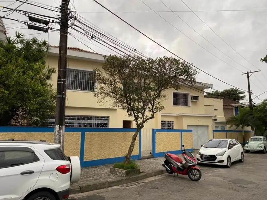 Foto 2 de Casa com 3 quartos à venda, 220m2 em Encruzilhada, Santos - SP