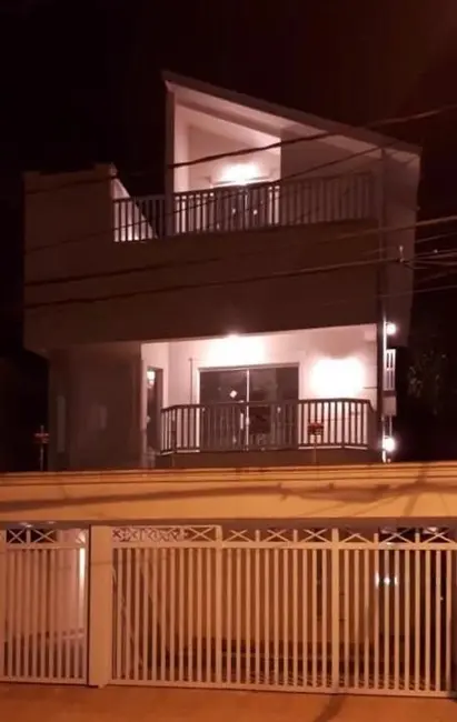 Foto 3 de Sobrado com 3 quartos à venda, 220m2 em Embaré, Santos - SP