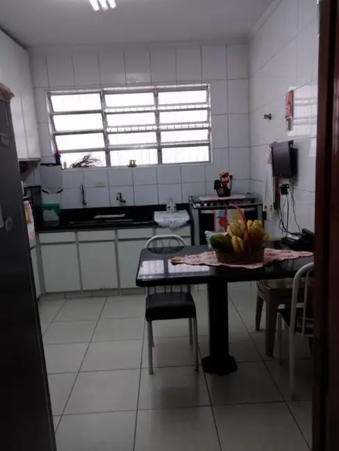 Foto 2 de Sobrado com 3 quartos à venda, 150m2 em Marapé, Santos - SP