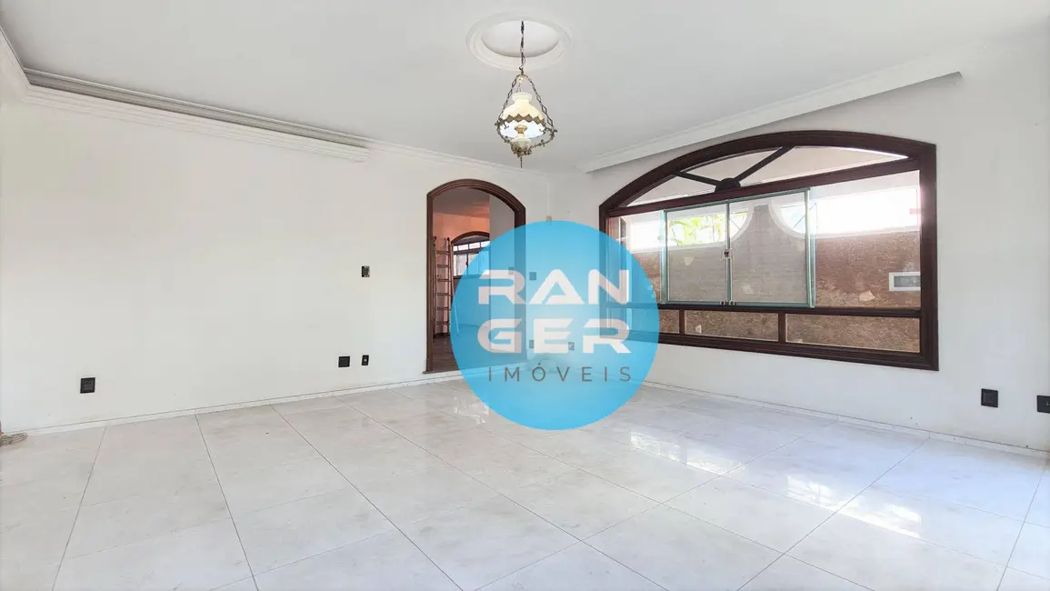 Casa com 5 quartos para alugar, 300m2 em Ponta da Praia, Santos - SP - imagem 2 Foto 2 de Casa com 5 quartos para alugar, 300m2 em Ponta da Praia, Santos - SP