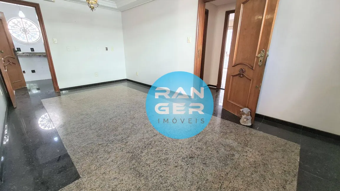 Casa com 5 quartos para alugar, 300m2 em Ponta da Praia, Santos - SP - imagem 8 Foto 8 de Casa com 5 quartos para alugar, 300m2 em Ponta da Praia, Santos - SP