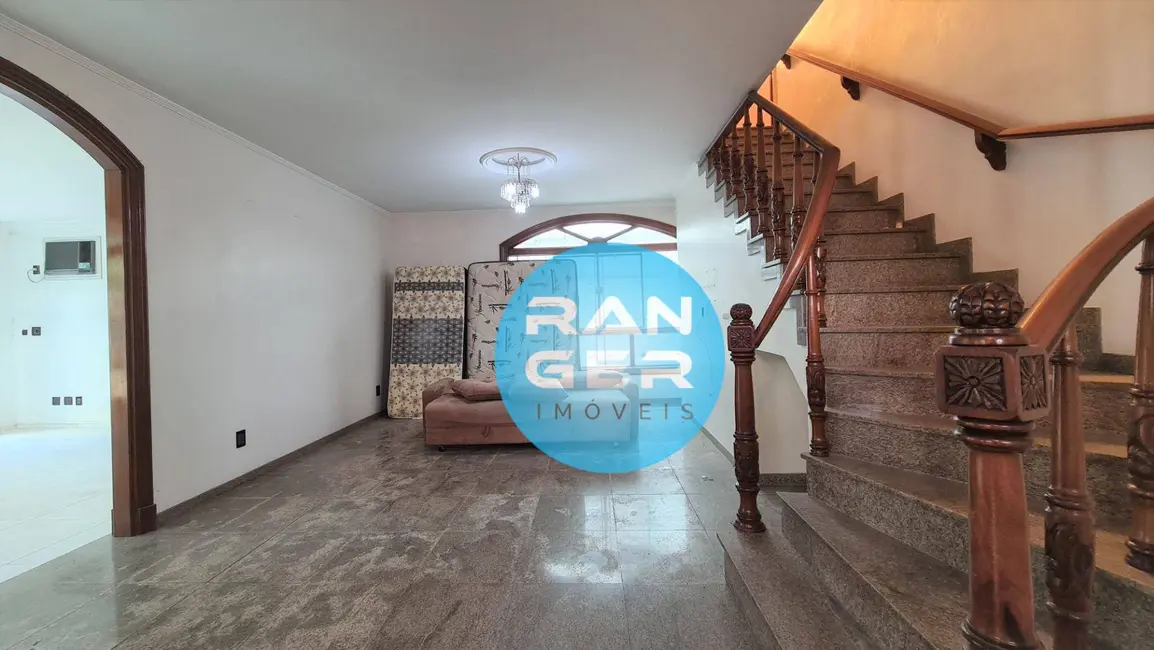 Casa com 5 quartos para alugar, 300m2 em Ponta da Praia, Santos - SP - imagem 3 Foto 3 de Casa com 5 quartos para alugar, 300m2 em Ponta da Praia, Santos - SP