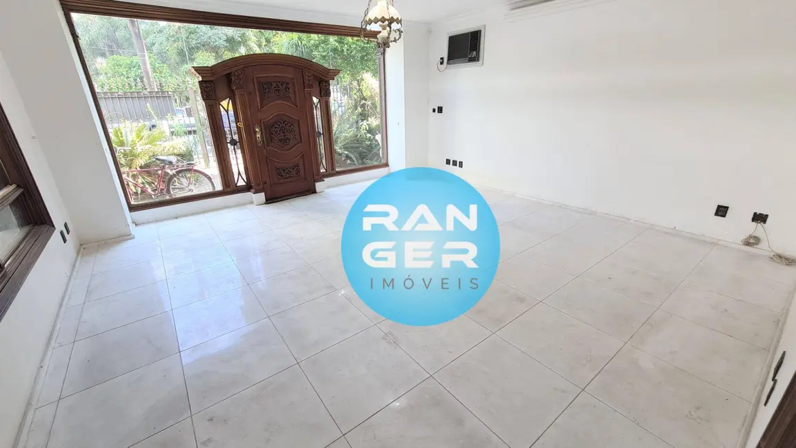 Casa com 5 quartos para alugar, 300m2 em Ponta da Praia, Santos - SP - imagem 1 Foto 1 de Casa com 5 quartos para alugar, 300m2 em Ponta da Praia, Santos - SP