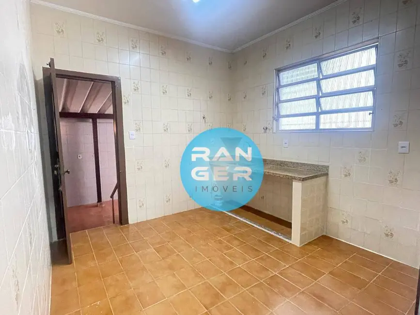 Casa com 2 quartos para alugar, 130m2 em Vila Belmiro, Santos - SP - imagem 4 Foto 4 de Casa com 2 quartos para alugar, 130m2 em Vila Belmiro, Santos - SP