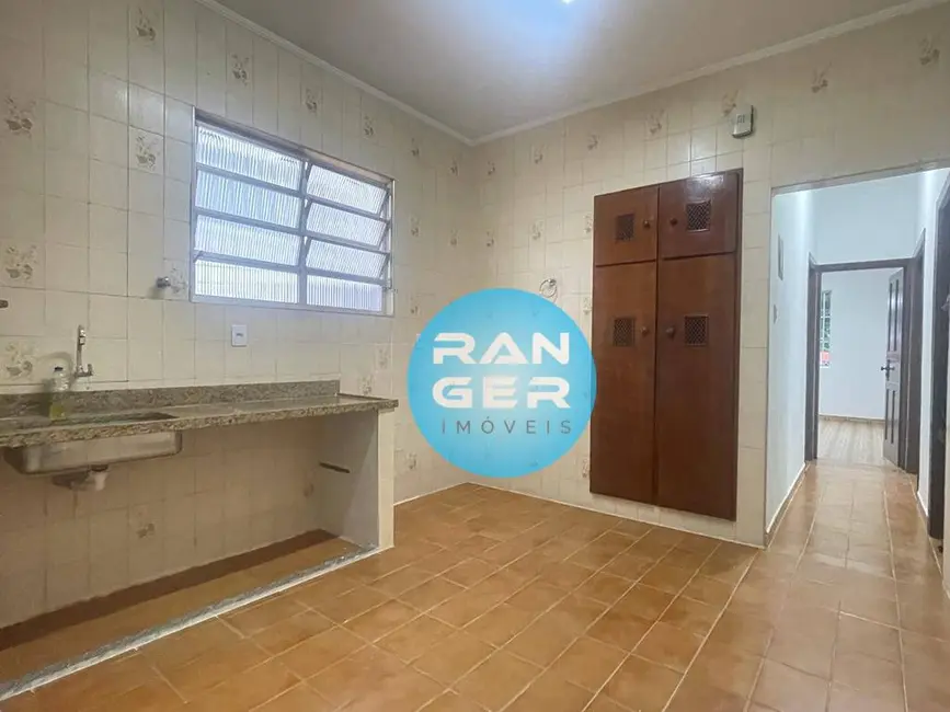 Casa com 2 quartos para alugar, 130m2 em Vila Belmiro, Santos - SP - imagem 5 Foto 5 de Casa com 2 quartos para alugar, 130m2 em Vila Belmiro, Santos - SP