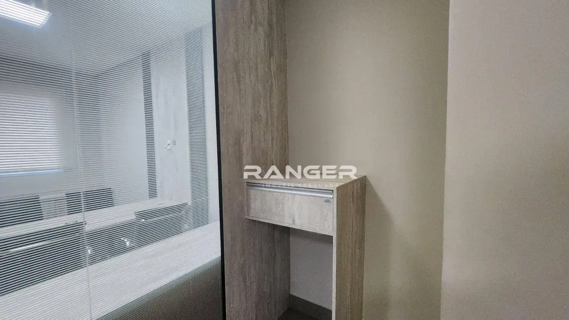 Sala Comercial para alugar, 42m2 em Santos - SP - imagem 3 Foto 3 de Sala Comercial para alugar, 42m2 em Santos - SP