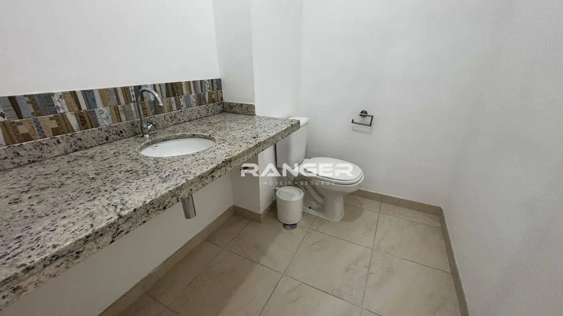 Apartamento com 3 quartos para alugar, 150m2 em Marapé, Santos - SP - imagem 8 Foto 8 de Apartamento com 3 quartos para alugar, 150m2 em Marapé, Santos - SP