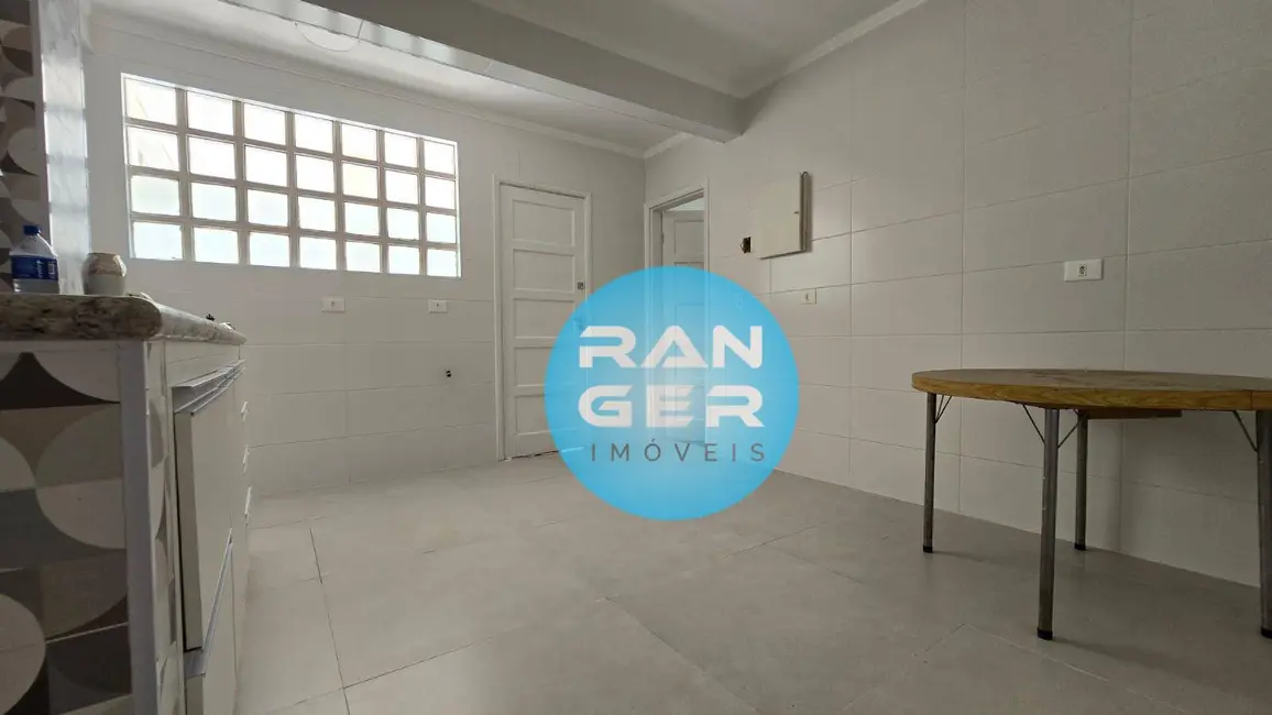 Apartamento com 3 quartos para alugar, 188m2 em Gonzaga, Santos - SP - imagem 3 Foto 3 de Apartamento com 3 quartos para alugar, 188m2 em Gonzaga, Santos - SP