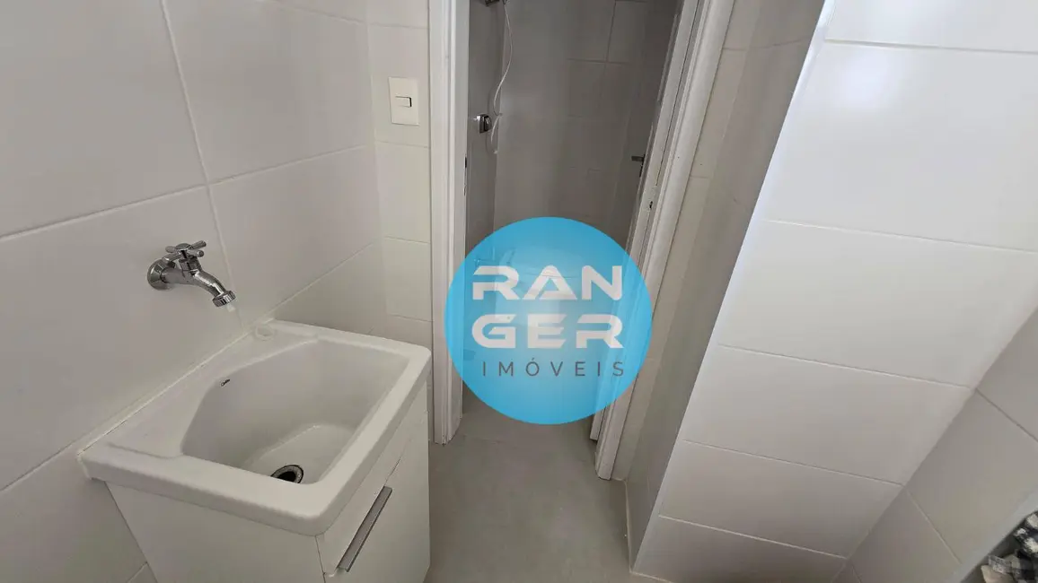 Apartamento com 3 quartos para alugar, 188m2 em Gonzaga, Santos - SP - imagem 4 Foto 4 de Apartamento com 3 quartos para alugar, 188m2 em Gonzaga, Santos - SP