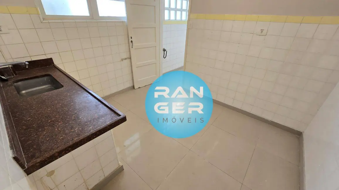 Apartamento com 3 quartos para alugar, 151m2 em Gonzaga, Santos - SP - imagem 3 Foto 3 de Apartamento com 3 quartos para alugar, 151m2 em Gonzaga, Santos - SP