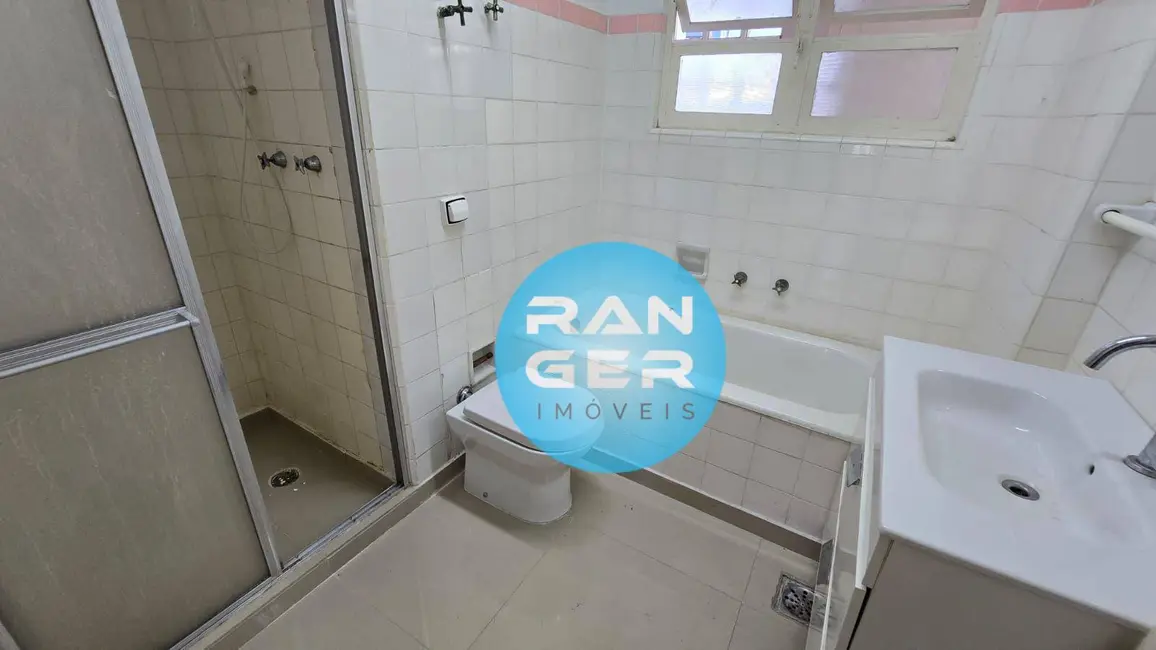 Apartamento com 3 quartos para alugar, 151m2 em Gonzaga, Santos - SP - imagem 8 Foto 8 de Apartamento com 3 quartos para alugar, 151m2 em Gonzaga, Santos - SP