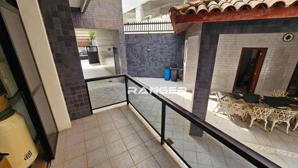 Casa com 4 quartos à venda e para alugar, 250m2 em Gonzaga, Santos - SP - imagem 9 Foto 9 de Casa com 4 quartos à venda e para alugar, 250m2 em Gonzaga, Santos - SP