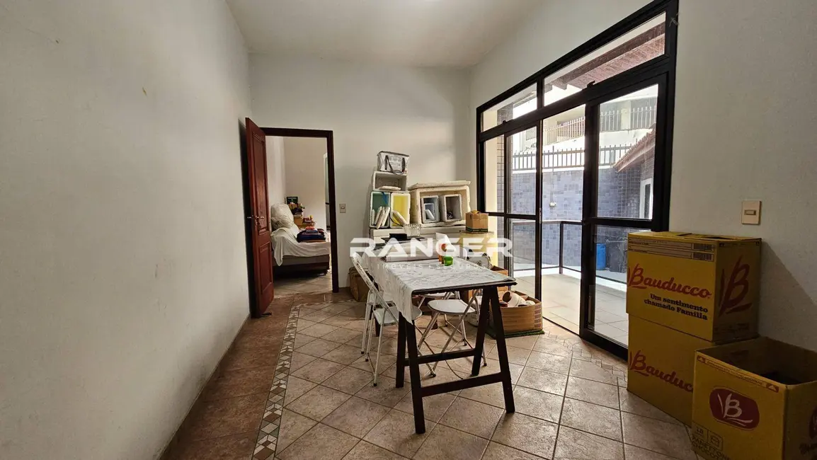 Casa com 4 quartos à venda e para alugar, 250m2 em Gonzaga, Santos - SP - imagem 8 Foto 8 de Casa com 4 quartos à venda e para alugar, 250m2 em Gonzaga, Santos - SP