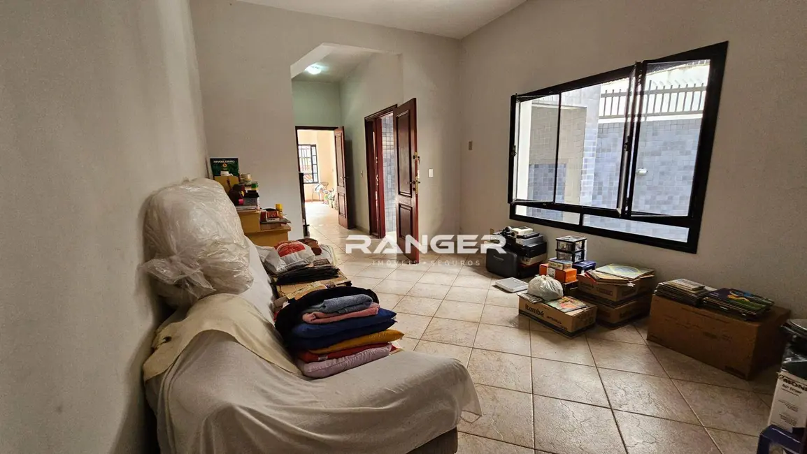 Casa com 4 quartos à venda e para alugar, 250m2 em Gonzaga, Santos - SP - imagem 3 Foto 3 de Casa com 4 quartos à venda e para alugar, 250m2 em Gonzaga, Santos - SP