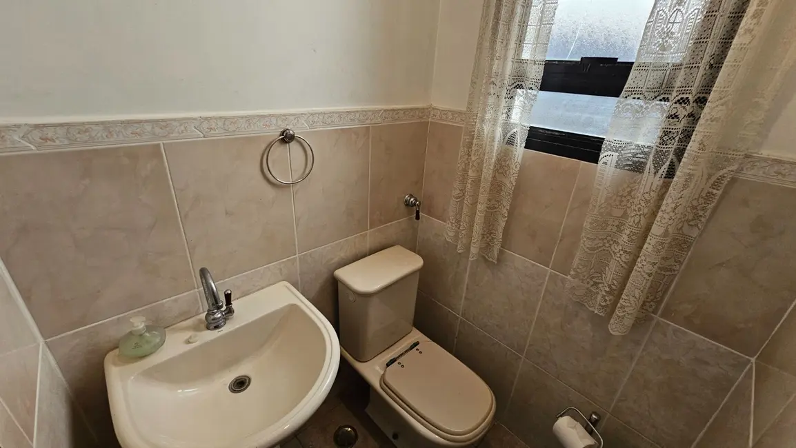 Casa com 4 quartos à venda e para alugar, 250m2 em Gonzaga, Santos - SP - imagem 7 Foto 7 de Casa com 4 quartos à venda e para alugar, 250m2 em Gonzaga, Santos - SP